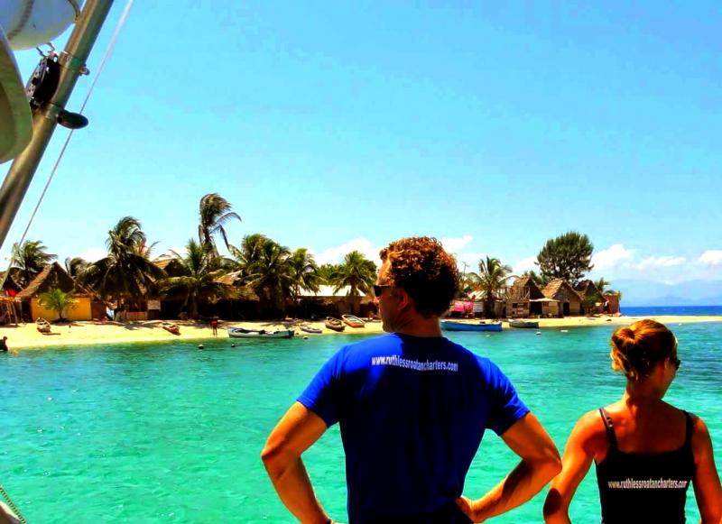 Ruthless Roatan Charters visits the island of Chachahuate in Cayos Cochinos